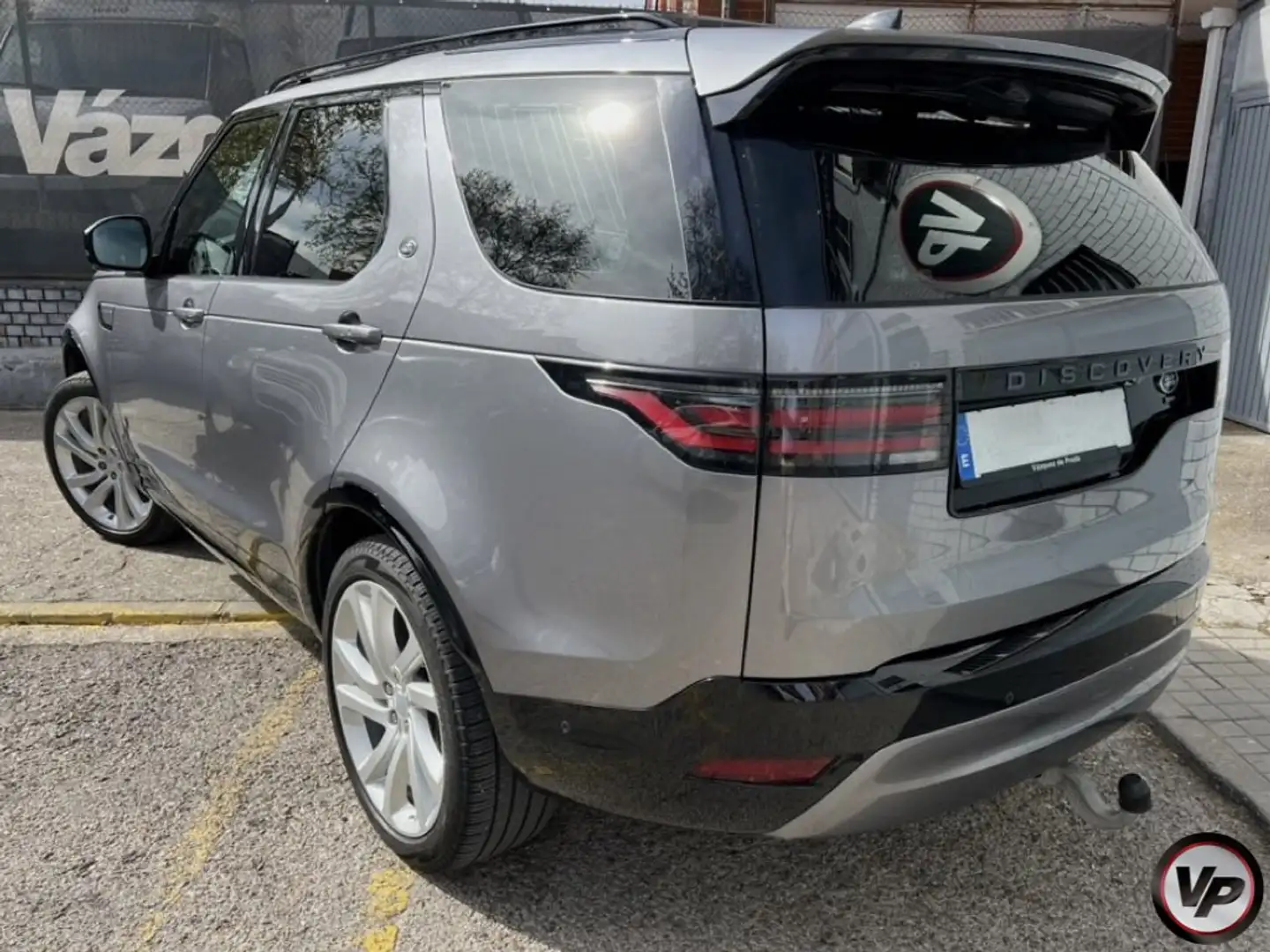 Land Rover Discovery 3.0D I6 R-Dynamic SE Aut. 300 Grey - 2