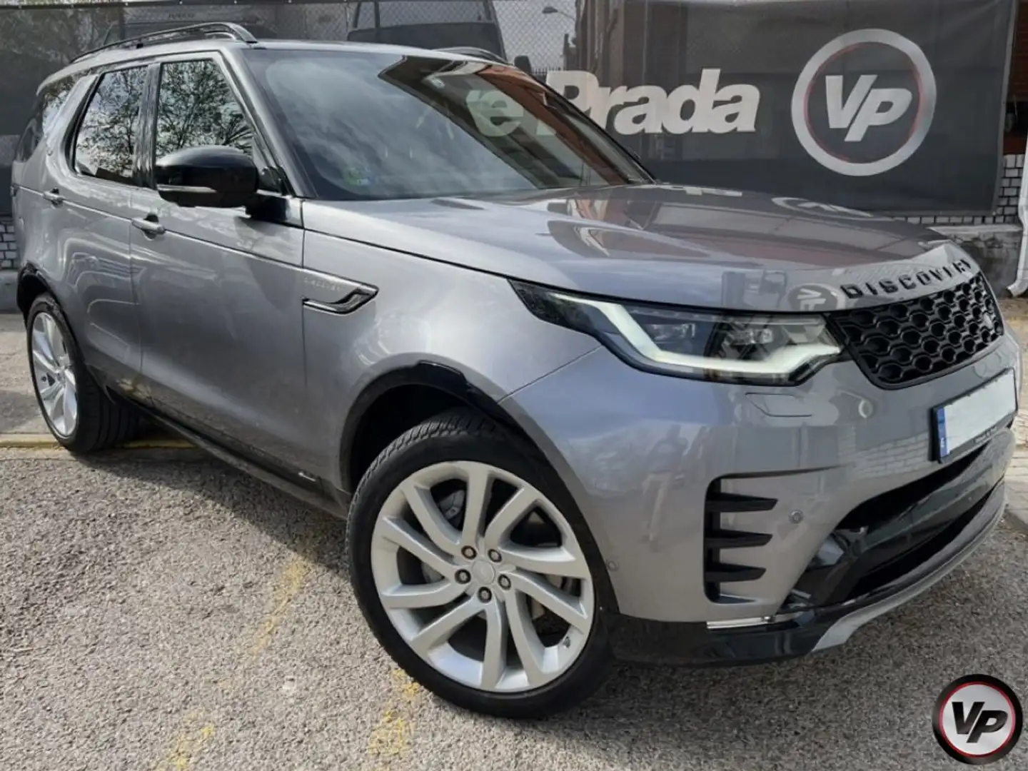 Land Rover Discovery 3.0D I6 R-Dynamic SE Aut. 300 siva - 1