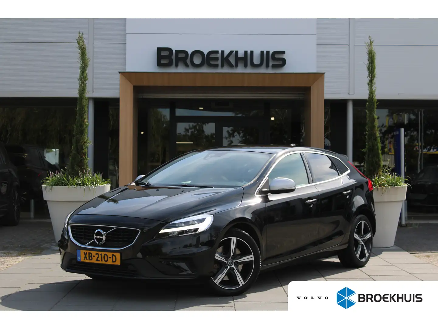 Volvo V40 R-Design Harman Kardon | Pano | Camera | Stoel ver Schwarz - 1