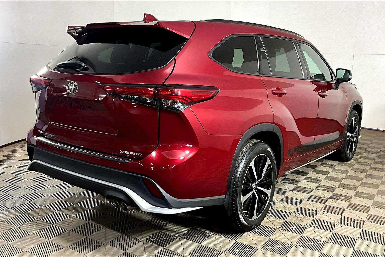 used 2021 Toyota Highlander car, priced at $40,798