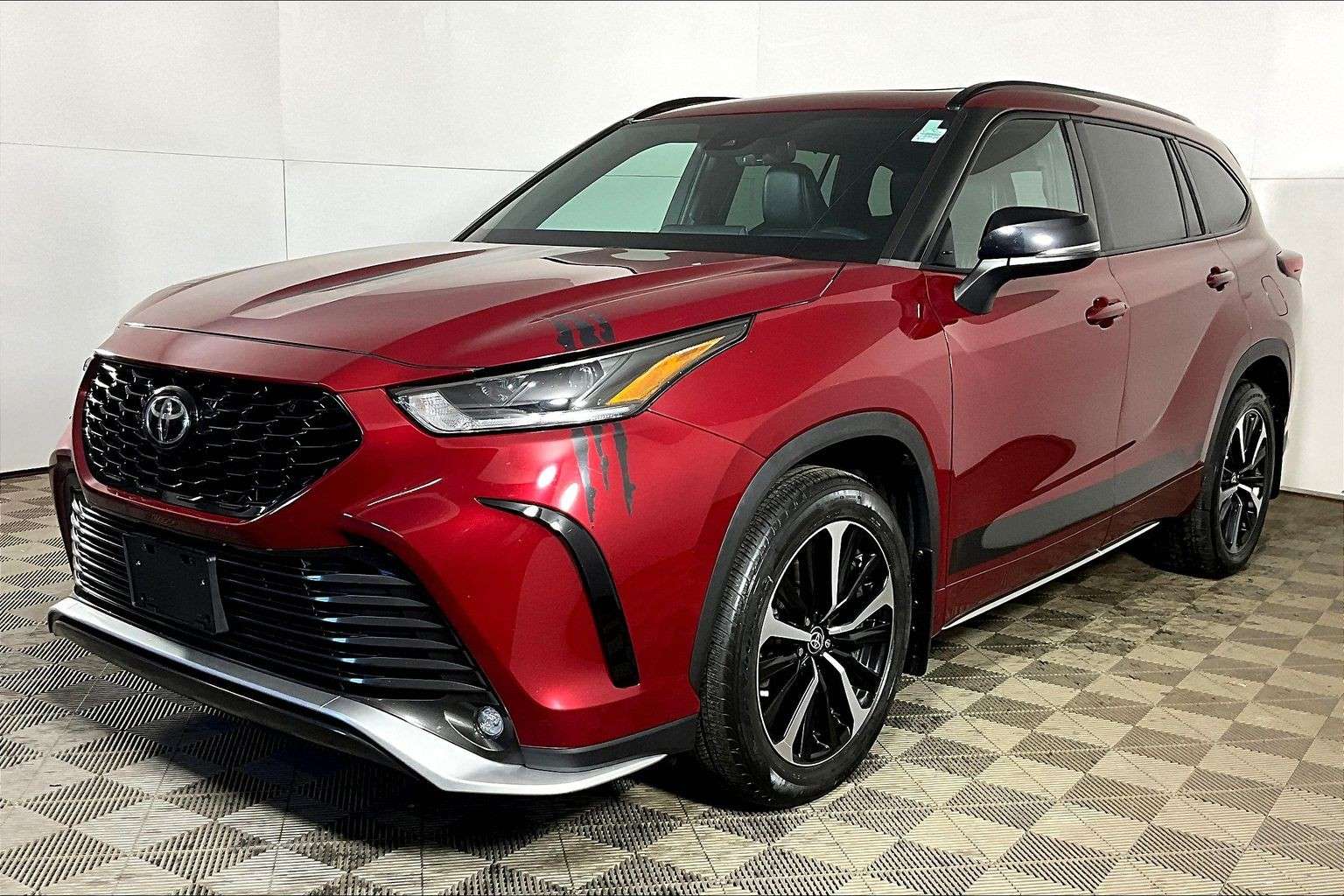 used 2021 Toyota Highlander car, priced at $40,998