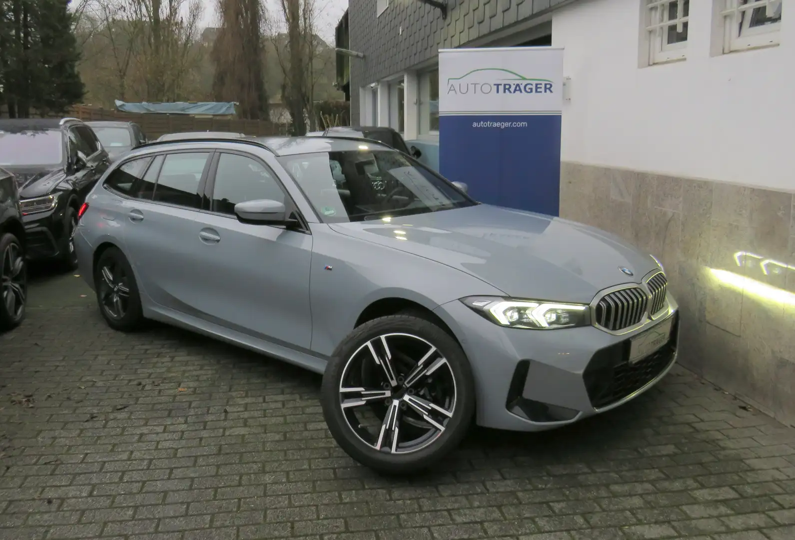 BMW 318 318 i Touring M Sport // AHK, R-kam, Top! Grau - 1