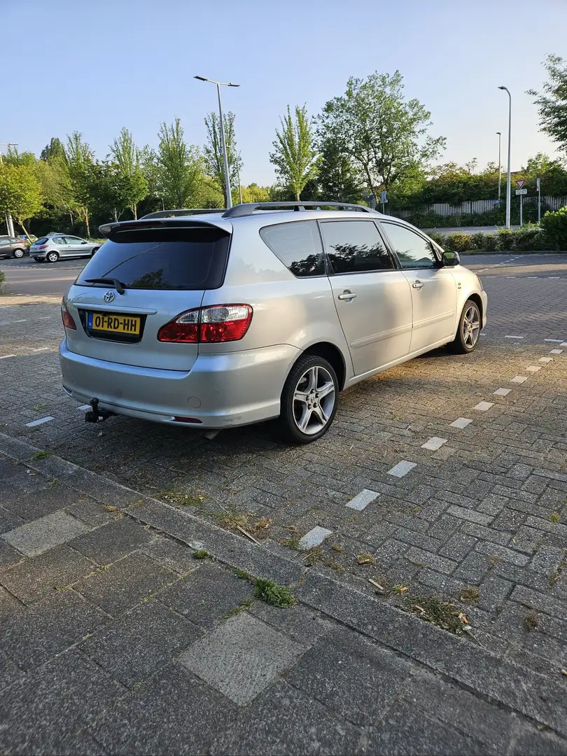 Toyota Avensis Verso 2.0i Linea Luna 5p. Zilver - 2