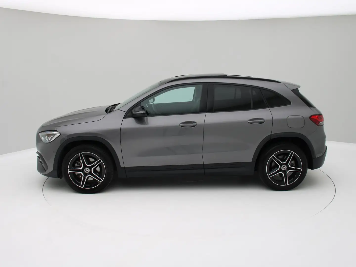 Mercedes-Benz GLA 250 e AMG Pano, Camera, Memory, Sfeerverlichting, Carp Grau - 2