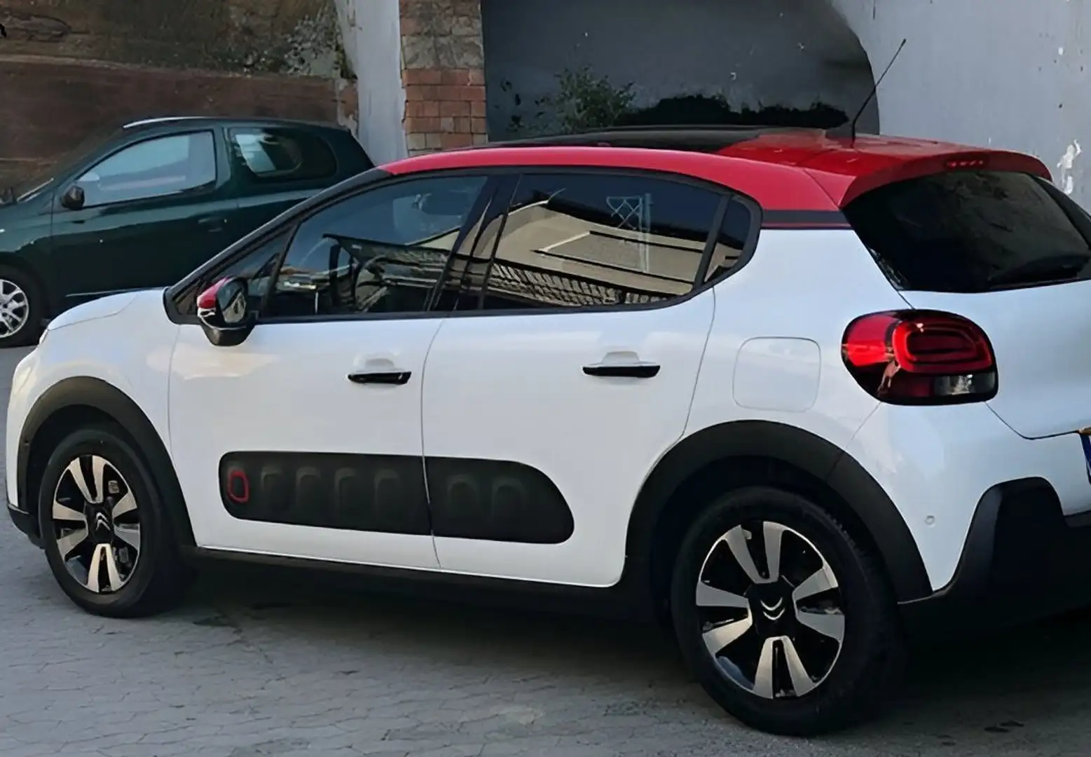 Citroen C3 Pure Tech Automatik 1.2 Stop&Start Exclusive Weiß - 1