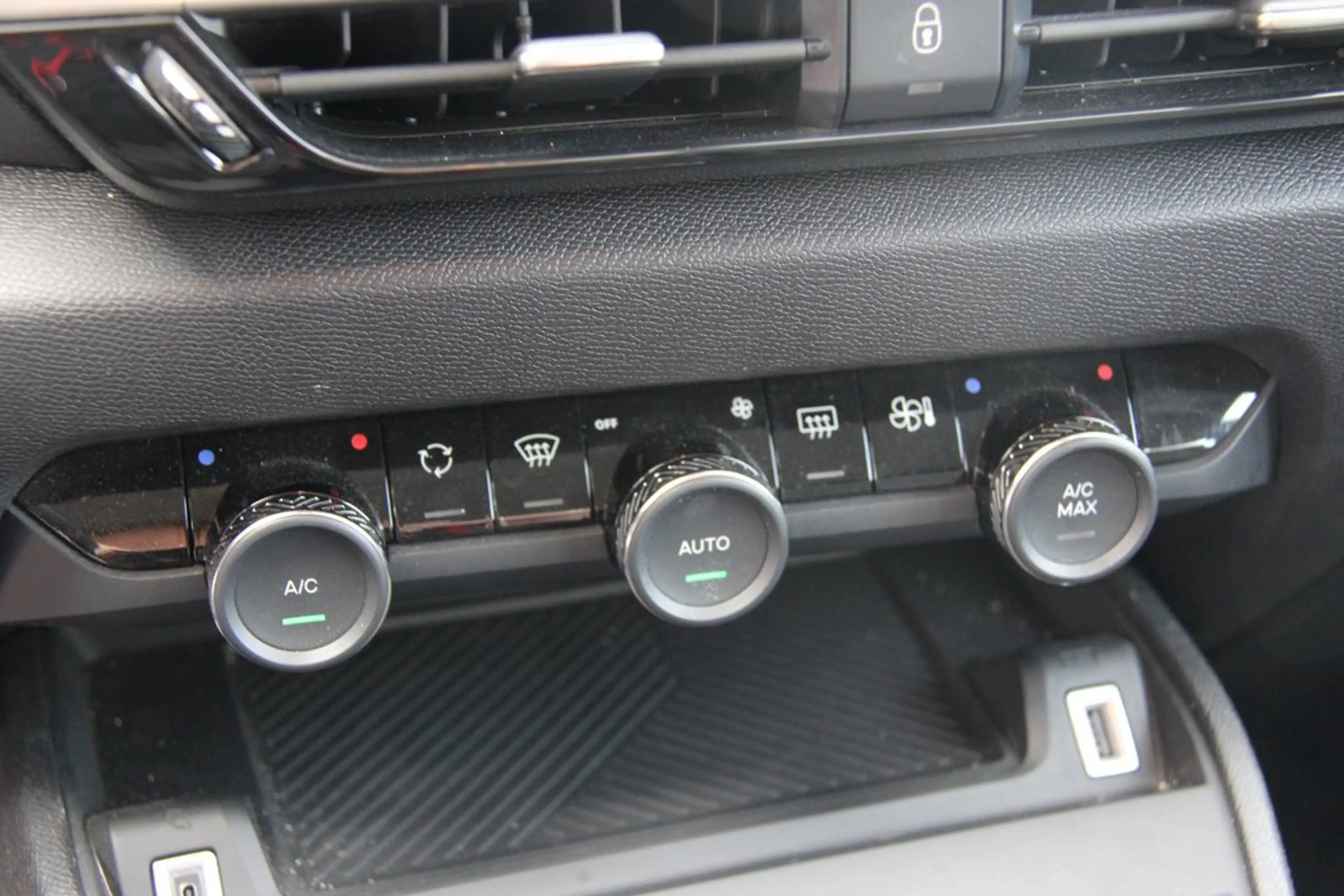 Citroen C4 X 1.0i 101PS YOU Klimaautomatik ALU 18 ZOLL — photo 14