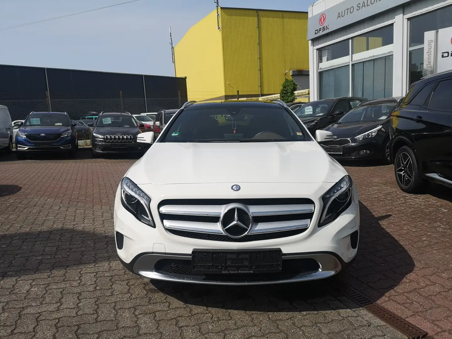 Mercedes-Benz GLA 180 GLA 180*Standheizung*Leder*Panorama*AHK Blanco - 2