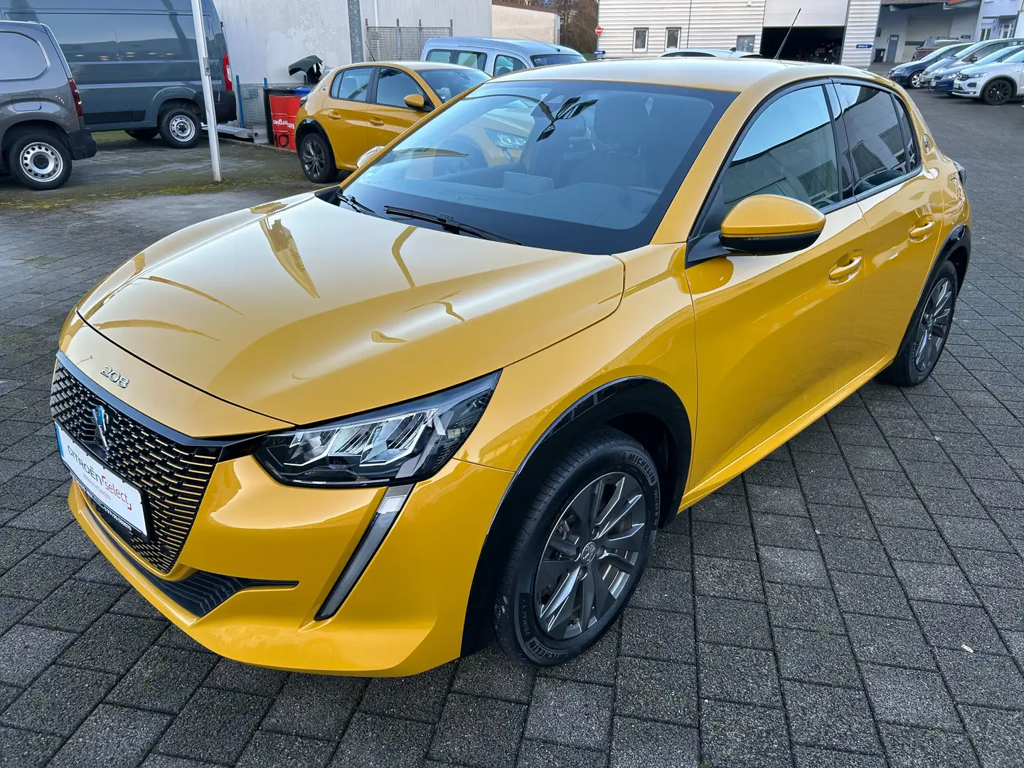 Peugeot e-208 Allure Pack Elektromotor 136 Jaune - 1