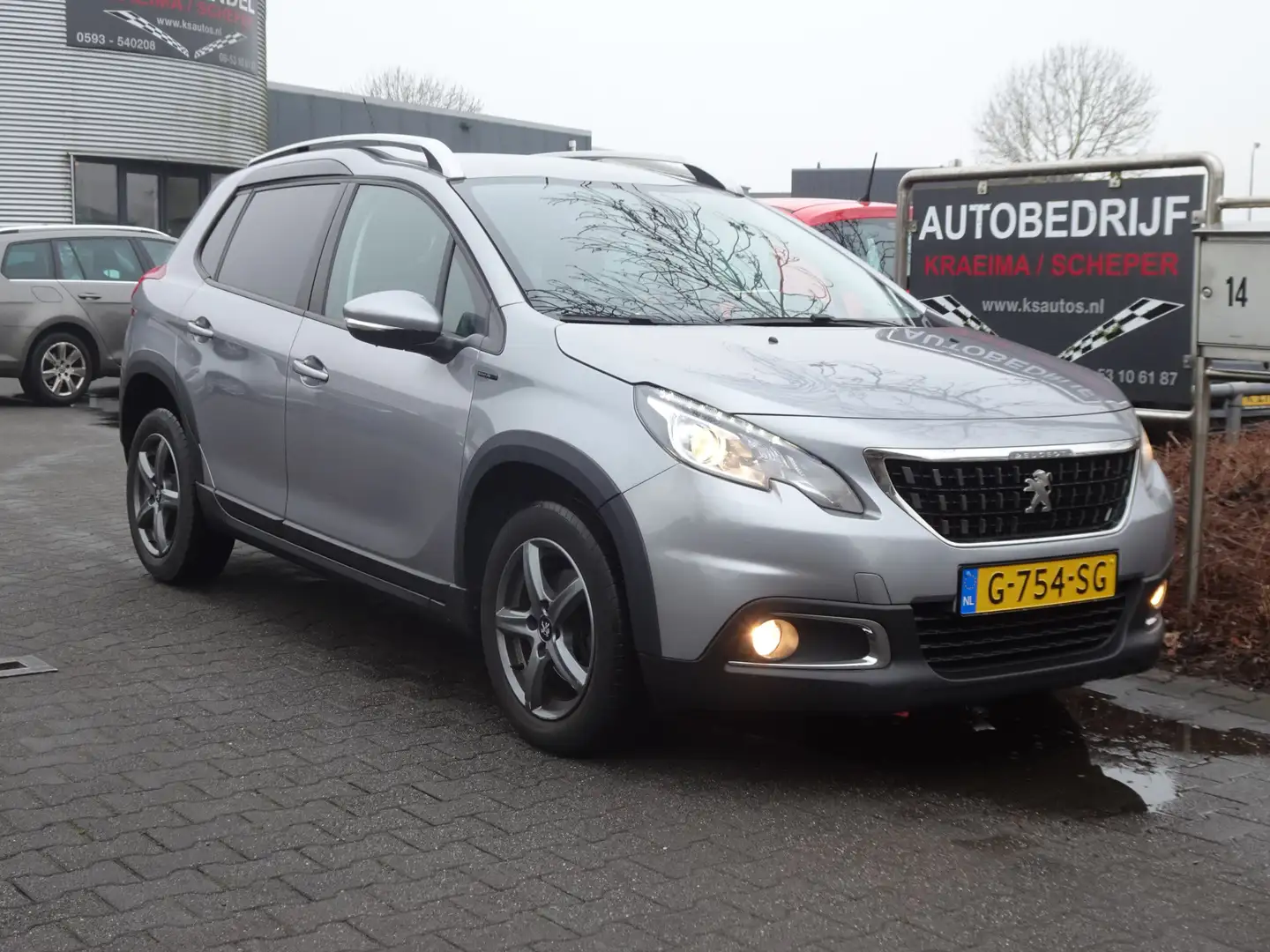 Peugeot 2008 1.2 PureTech Signature Gris - 1