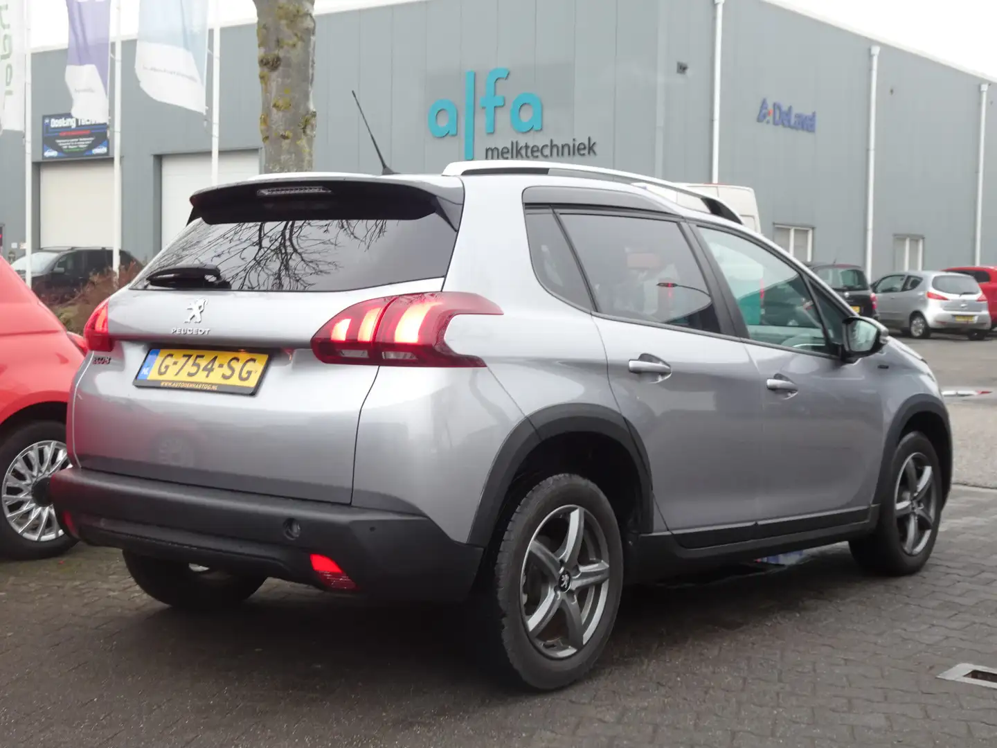 Peugeot 2008 1.2 PureTech Signature Gris - 2