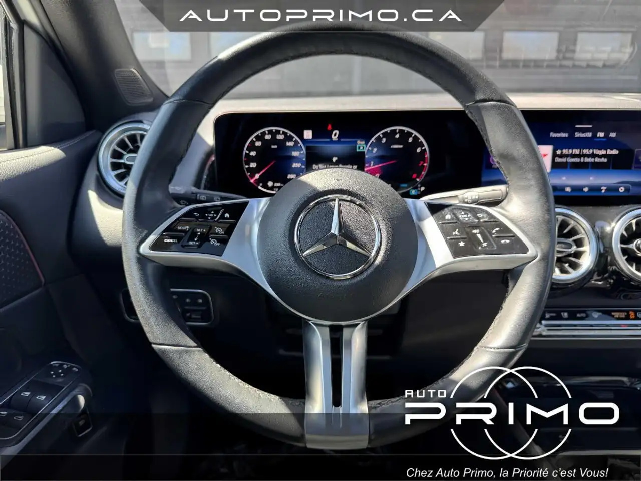 Mercedes-Benz GLB снимка Mercedes-Benz GLB