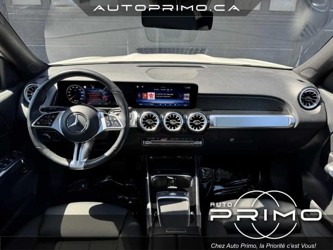 Mercedes-Benz GLB снимка Mercedes-Benz GLB