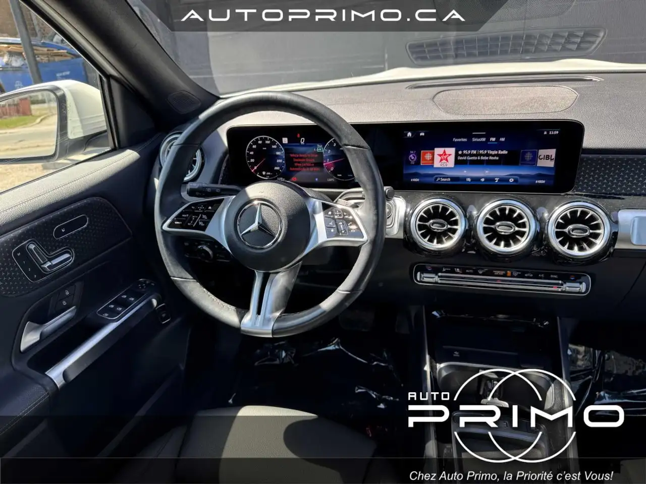 Mercedes-Benz GLB снимка Mercedes-Benz GLB