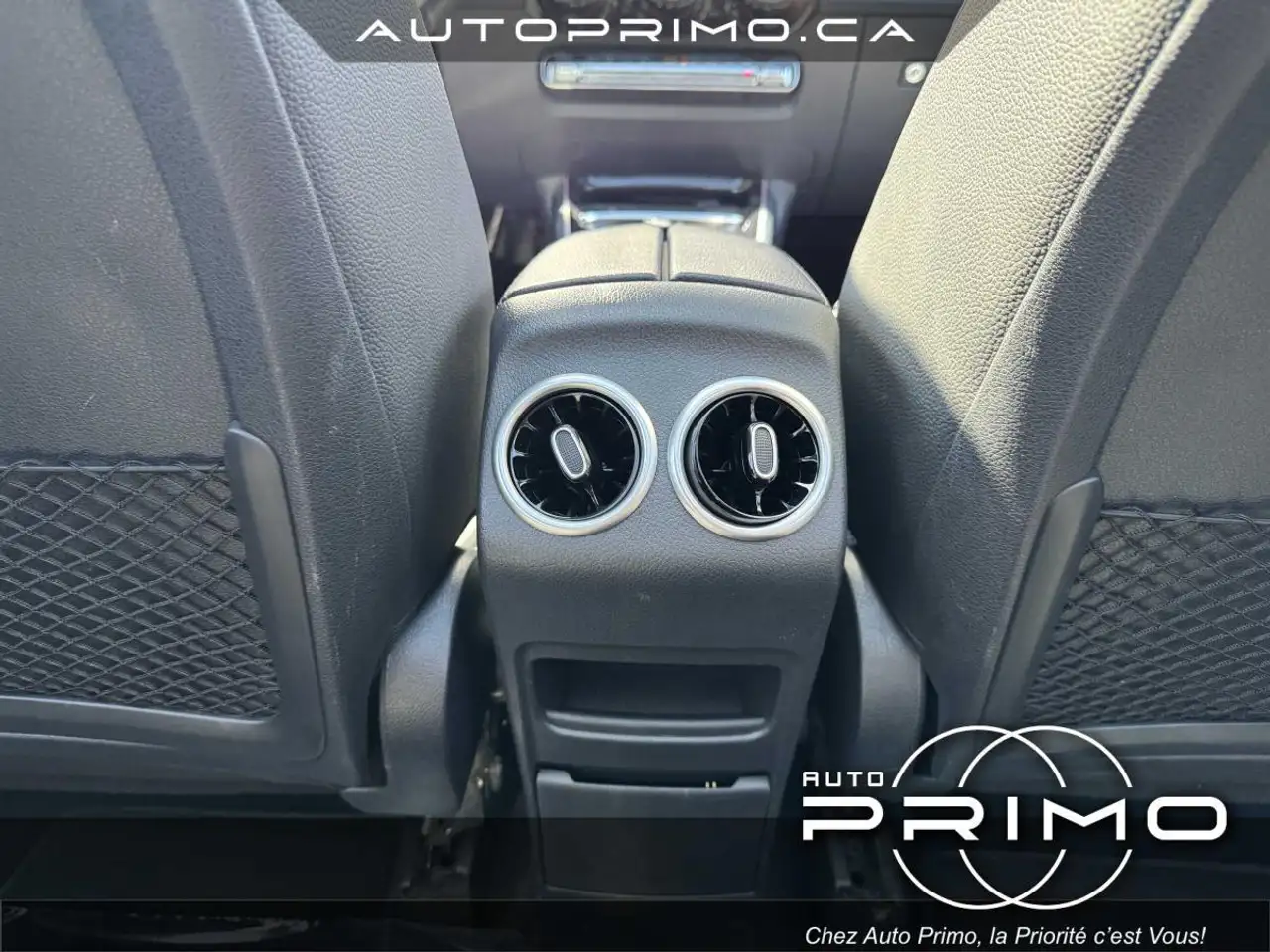 Mercedes-Benz GLB снимка Mercedes-Benz GLB