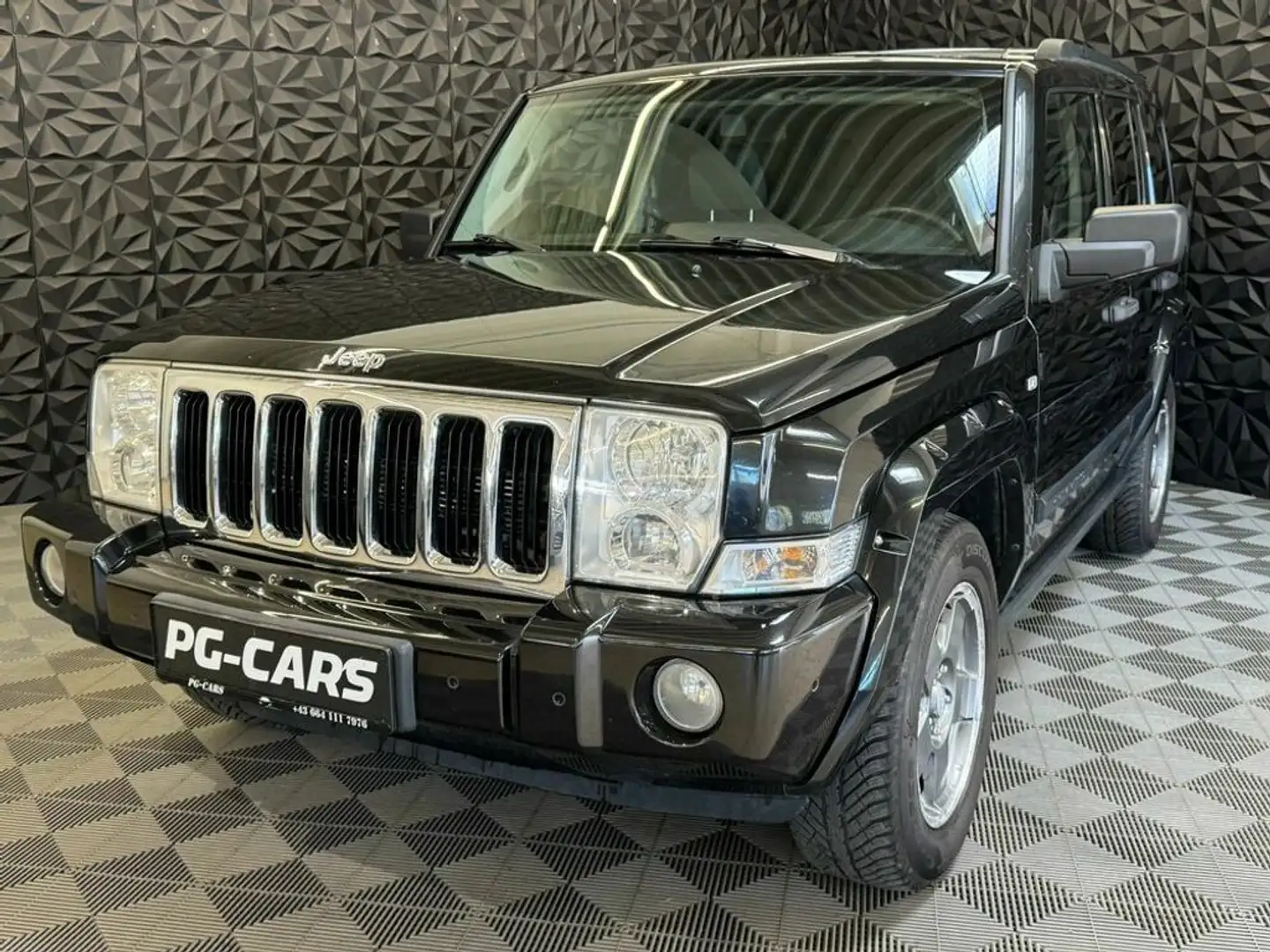 Jeep Commander 4.7 V8 Schwarz - 1