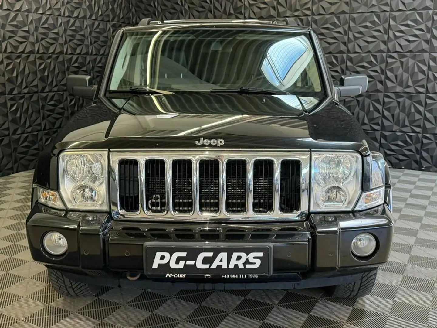 Jeep Commander 4.7 V8 Schwarz - 2