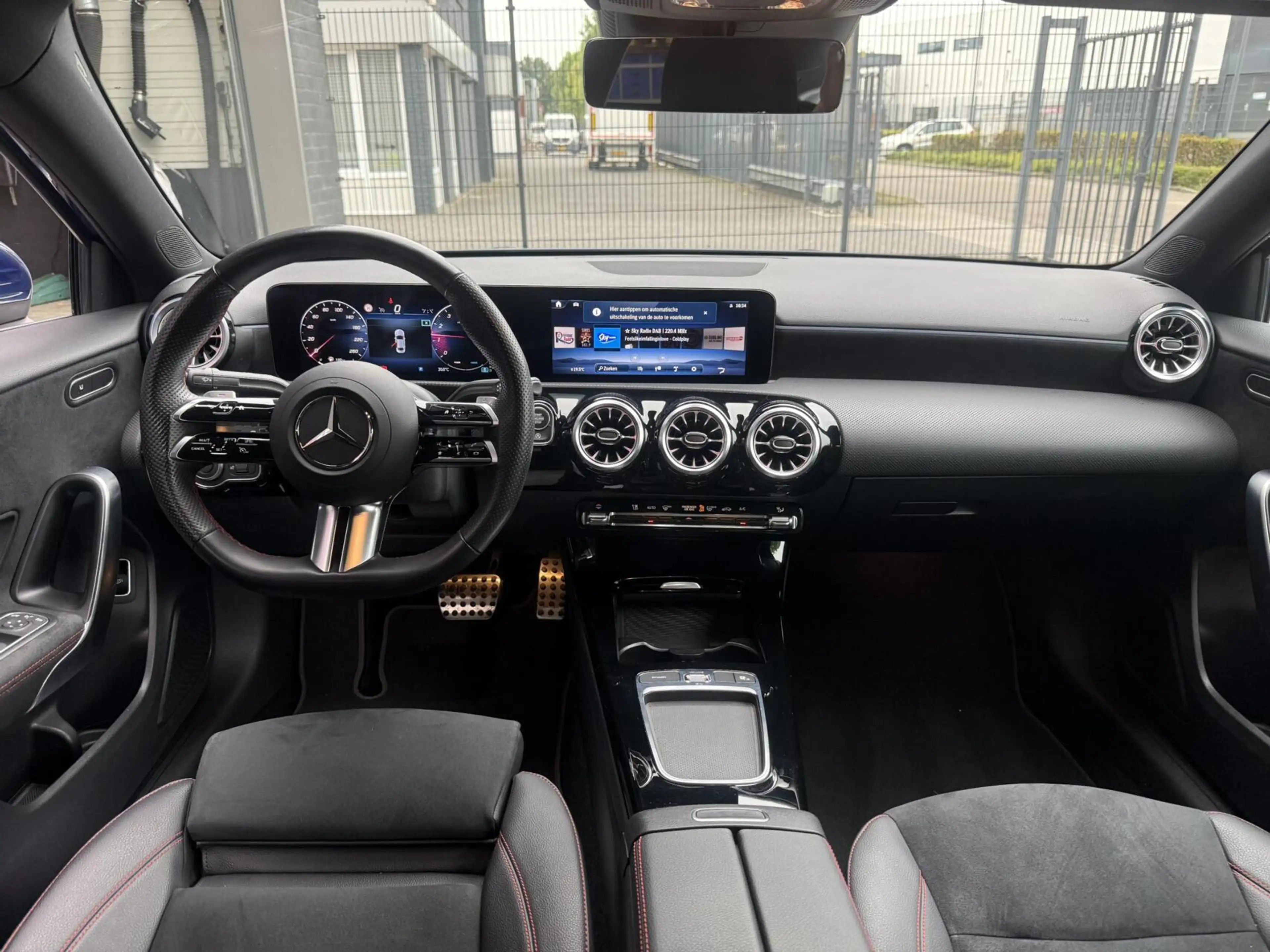 Mercedes-Benz A 200 AMG Line ADAPTIVE CRUISEC. — photo 2