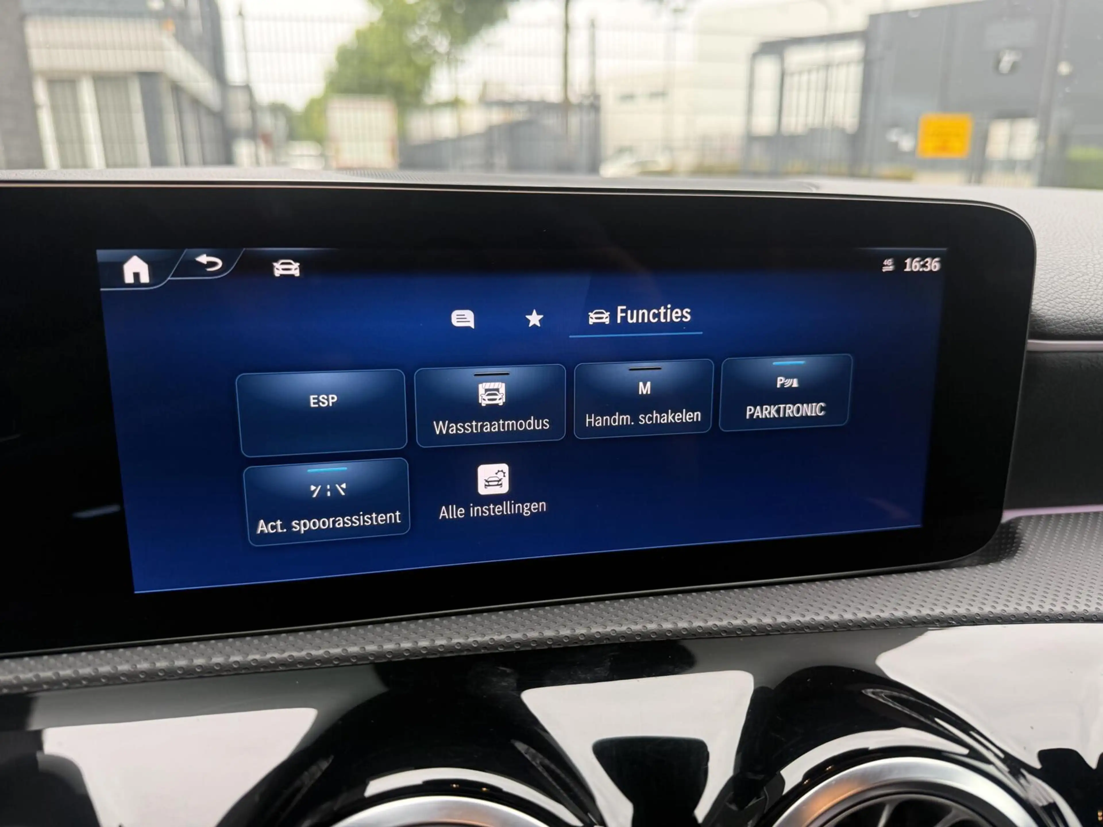 Mercedes-Benz A 200 AMG Line ADAPTIVE CRUISEC. — photo 13