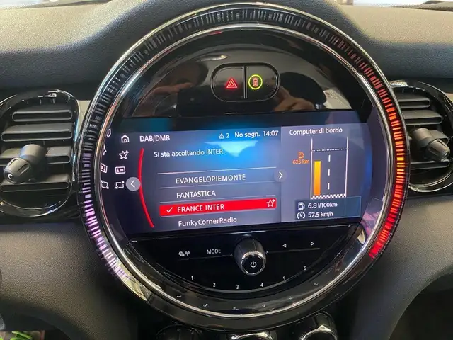 Mini Hatch view 10
