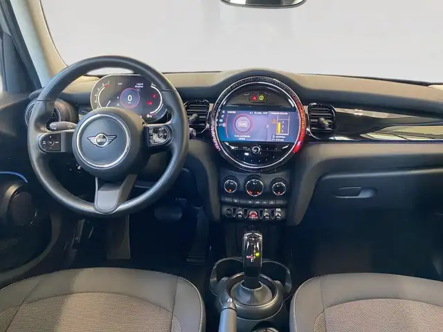 Mini Hatch view 6
