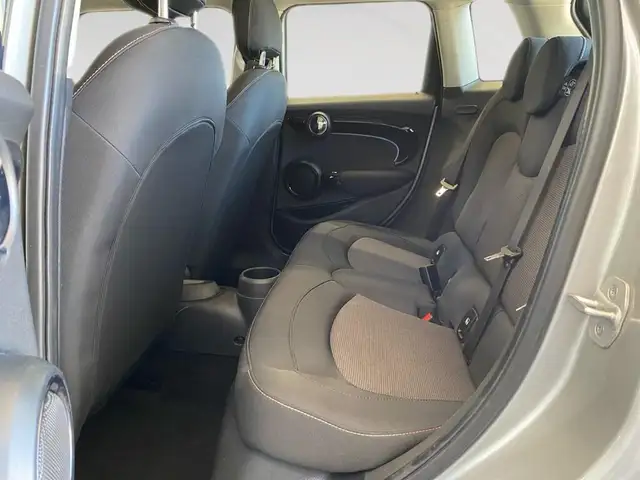 Mini Hatch view 8