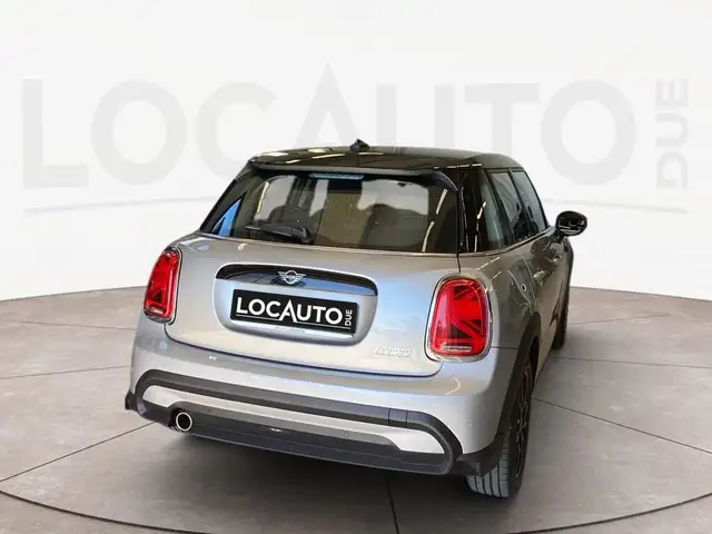 Mini Hatch view 4