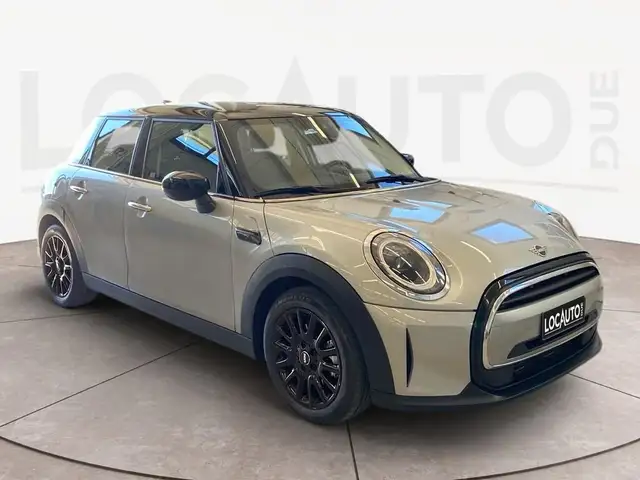 Mini Hatch view 3