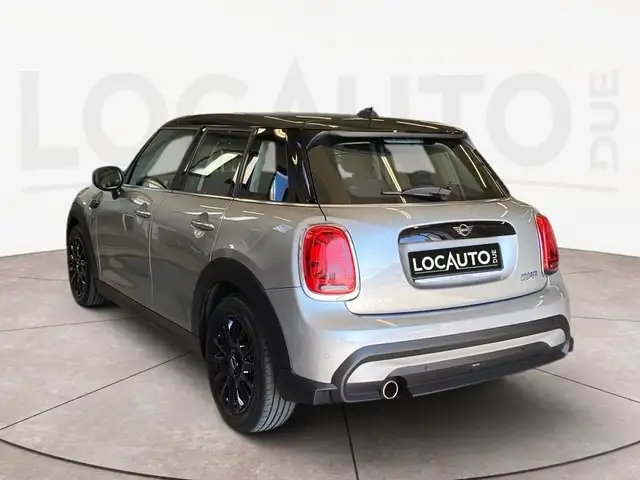 Mini Hatch view 5