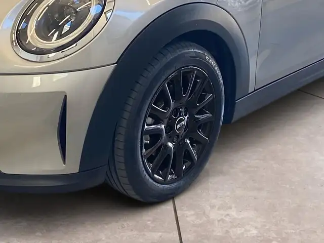 Mini Hatch view 15
