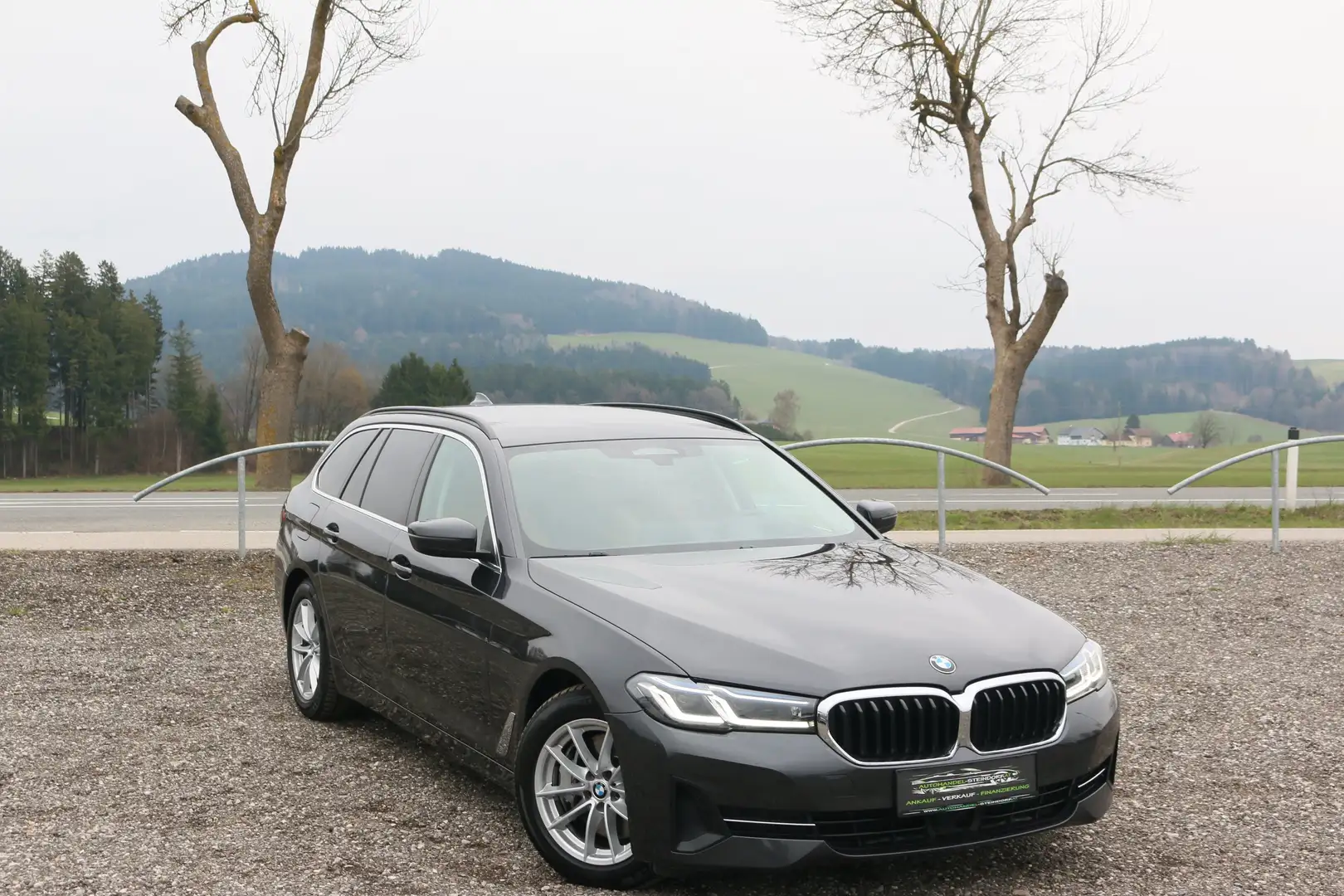 BMW 530 d xDrive*AHK*Braunes Leder*Laser Licht*Ambientebel Grau - 1