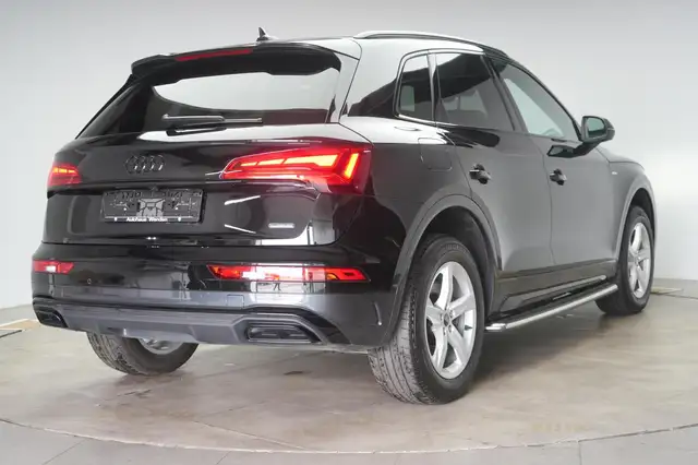 Audi Q5 view 4