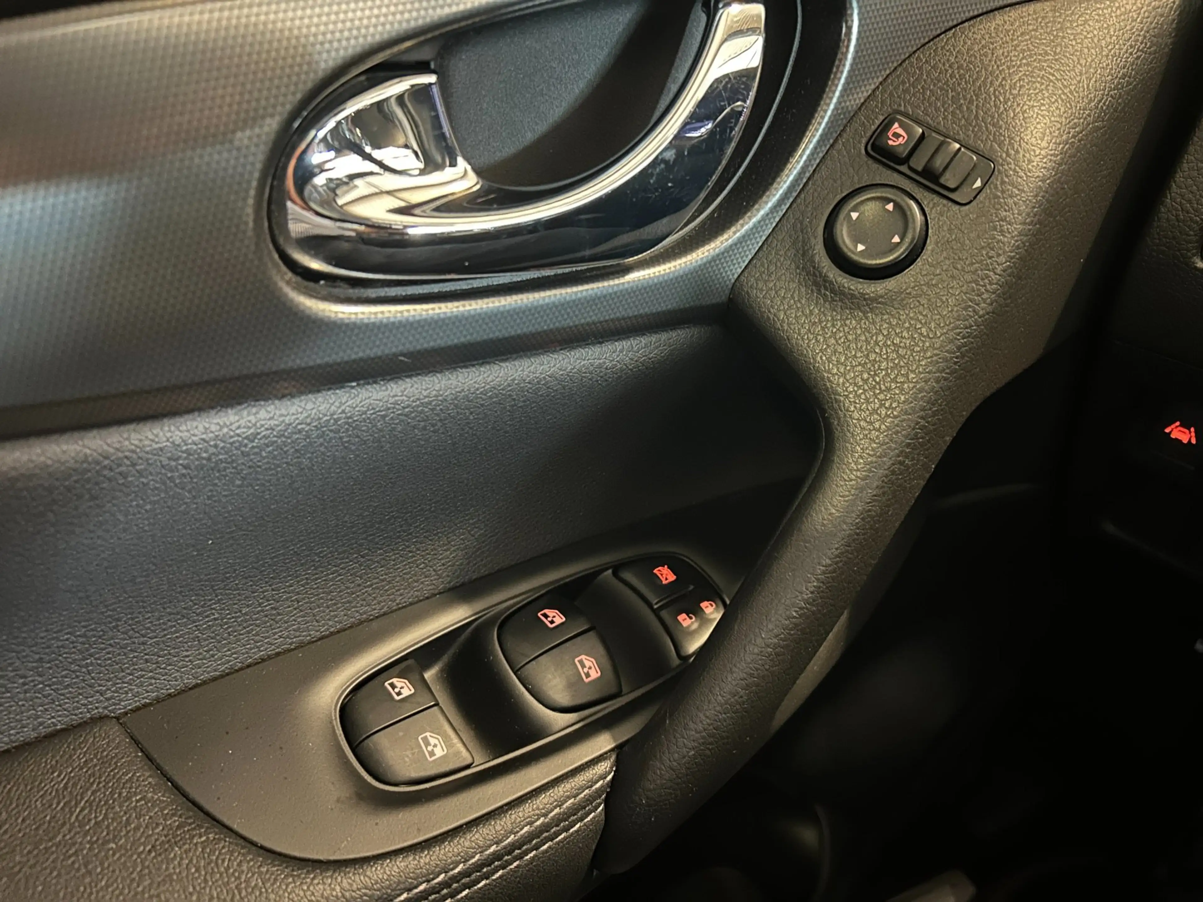 Nissan Qashqai 1.3 DIG-T N-Connecta Panoramadak, 360 camera, Navi — photo 16
