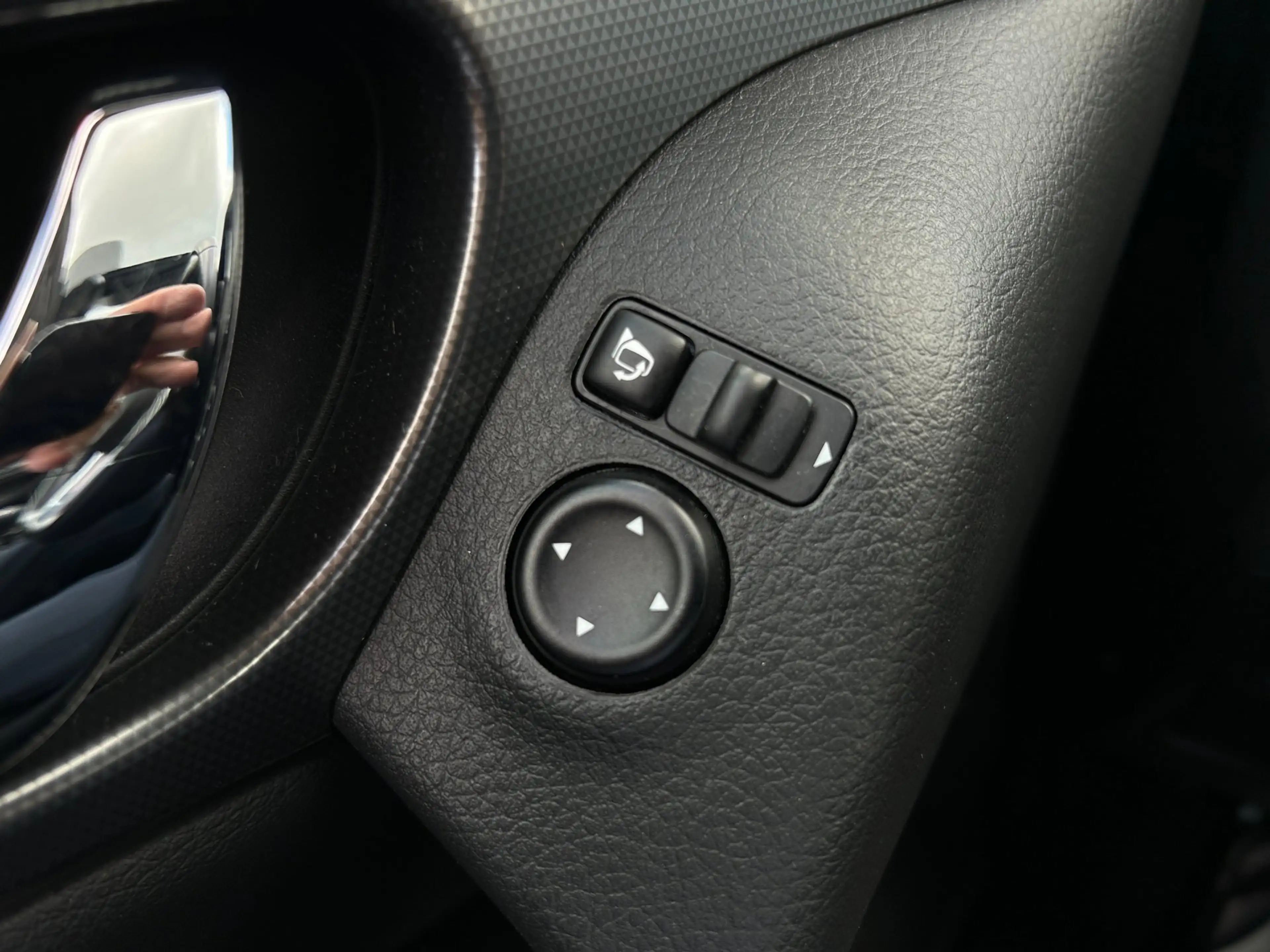 Nissan Qashqai 1.3 DIG-T N-Connecta Panoramadak, 360 camera, Navi — photo 14