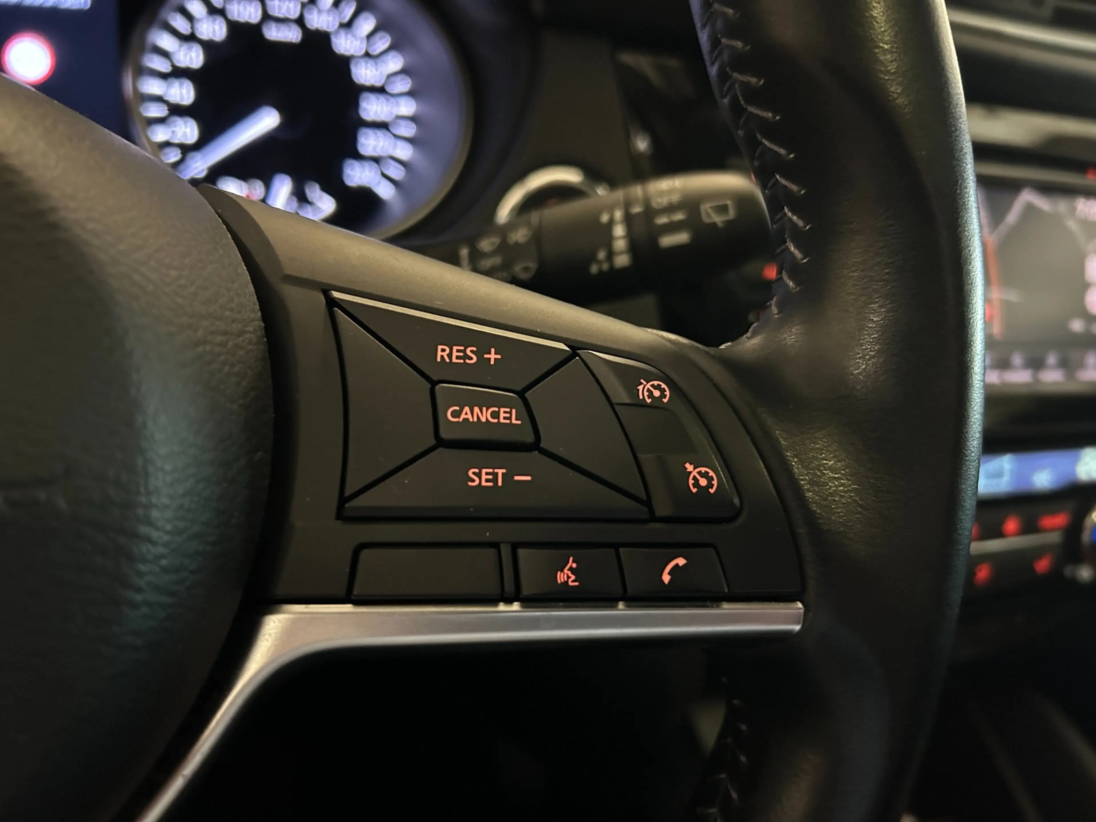 Nissan Qashqai 1.3 DIG-T N-Connecta Panoramadak, 360 camera, Navi — photo 11