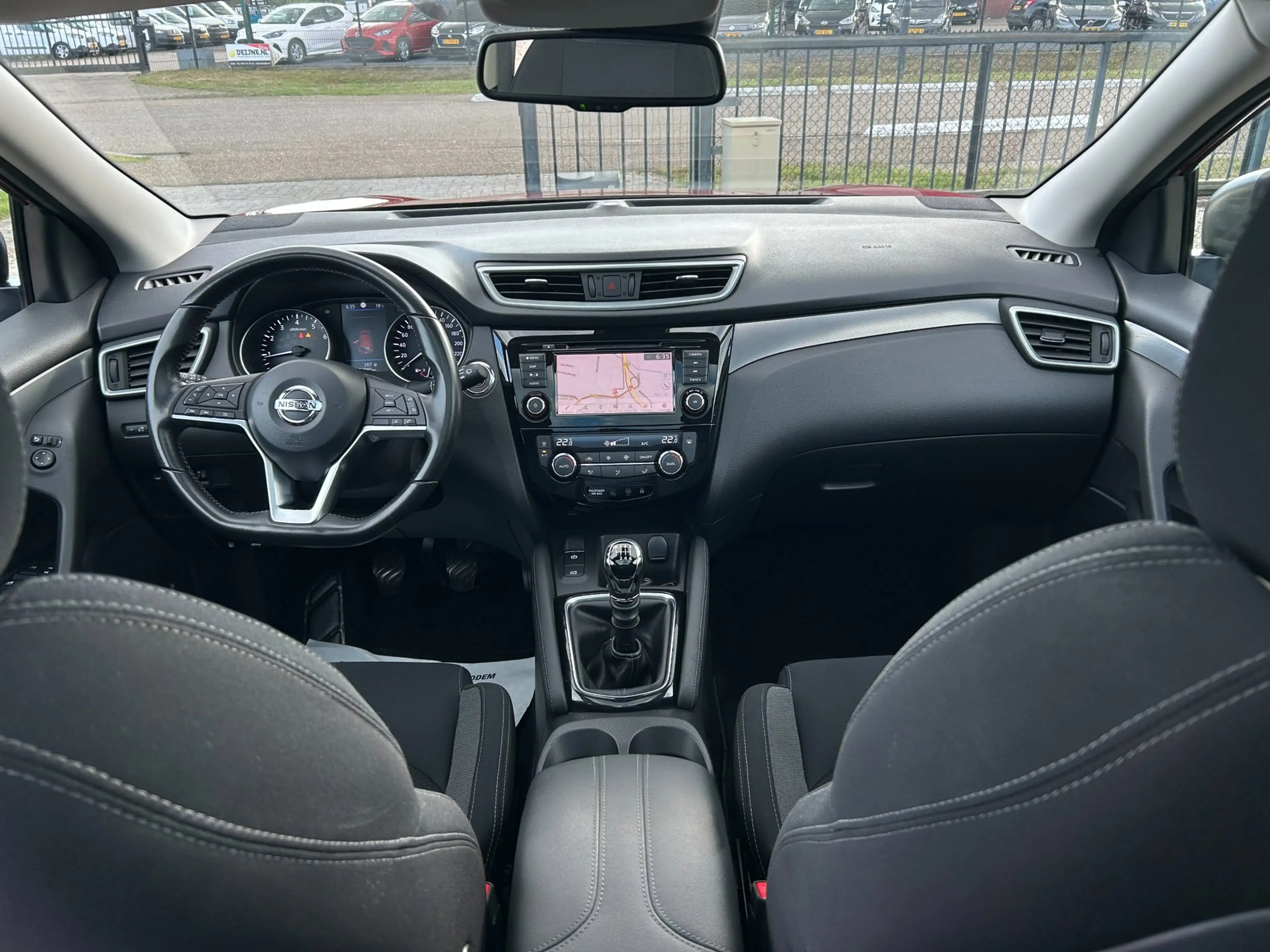 Nissan Qashqai 1.3 DIG-T N-Connecta Panoramadak, 360 camera, Navi — photo 4
