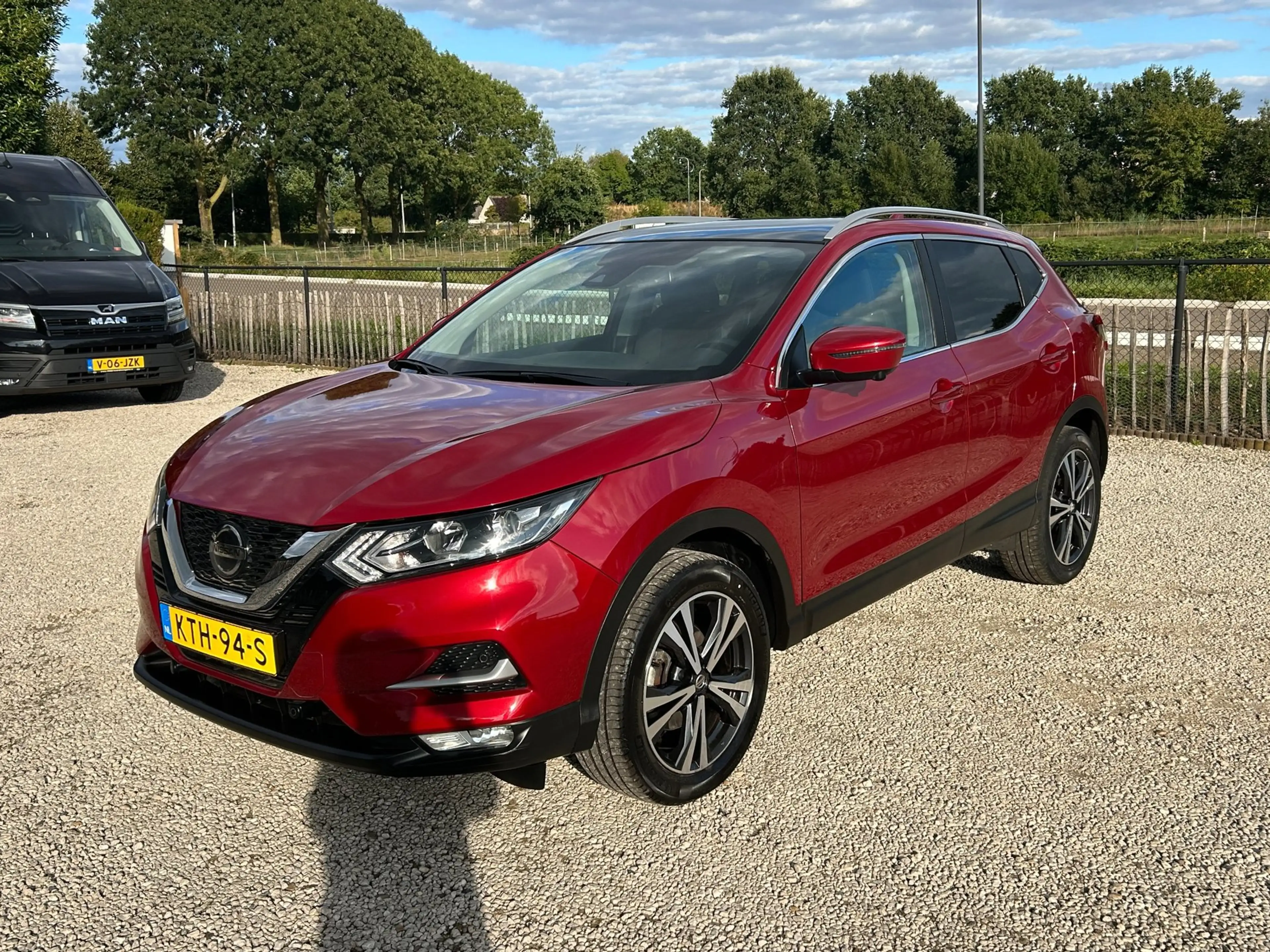 Nissan Qashqai 1.3 DIG-T N-Connecta Panoramadak, 360 camera, Navi — photo 21