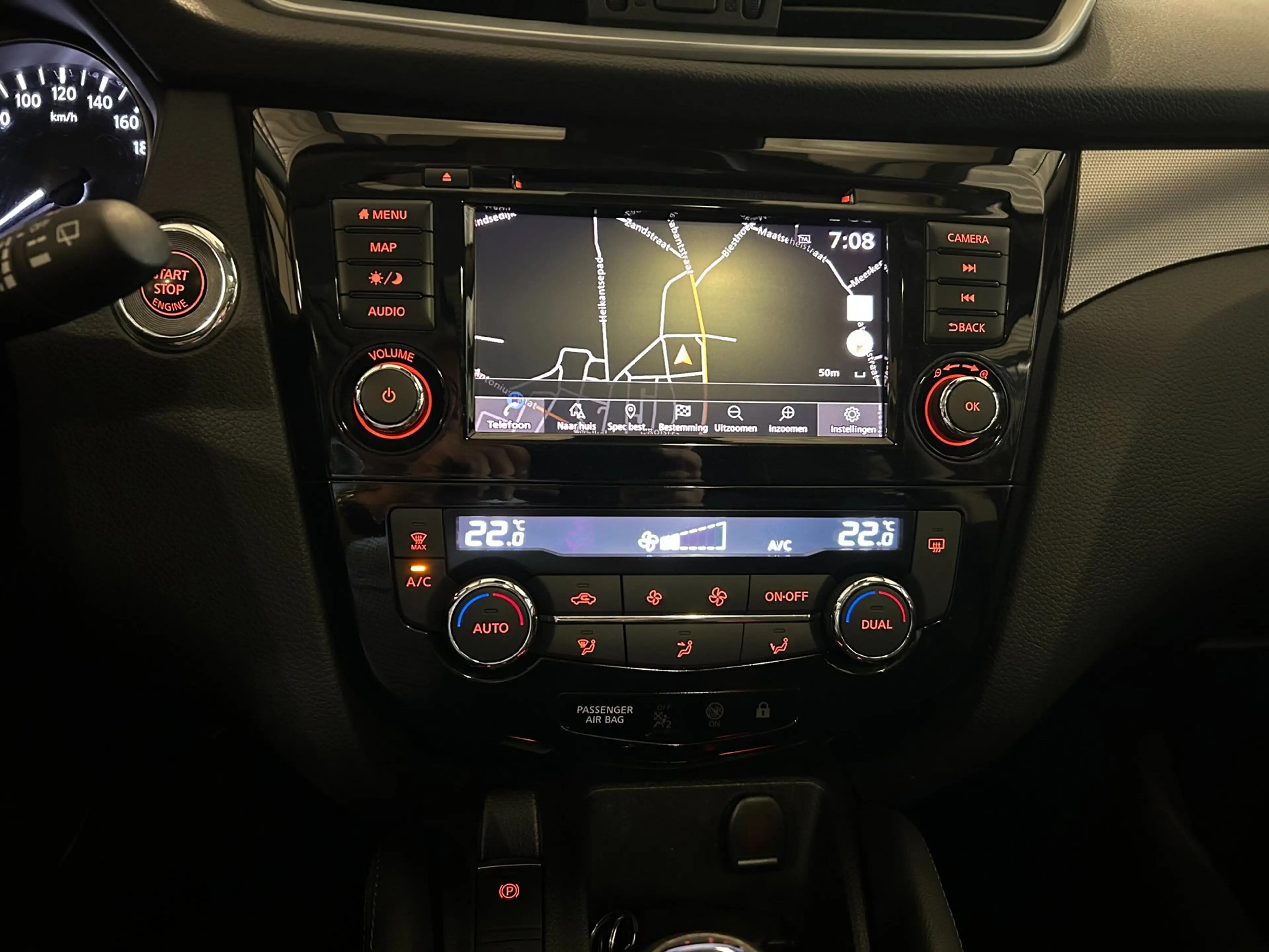 Nissan Qashqai 1.3 DIG-T N-Connecta Panoramadak, 360 camera, Navi — photo 13
