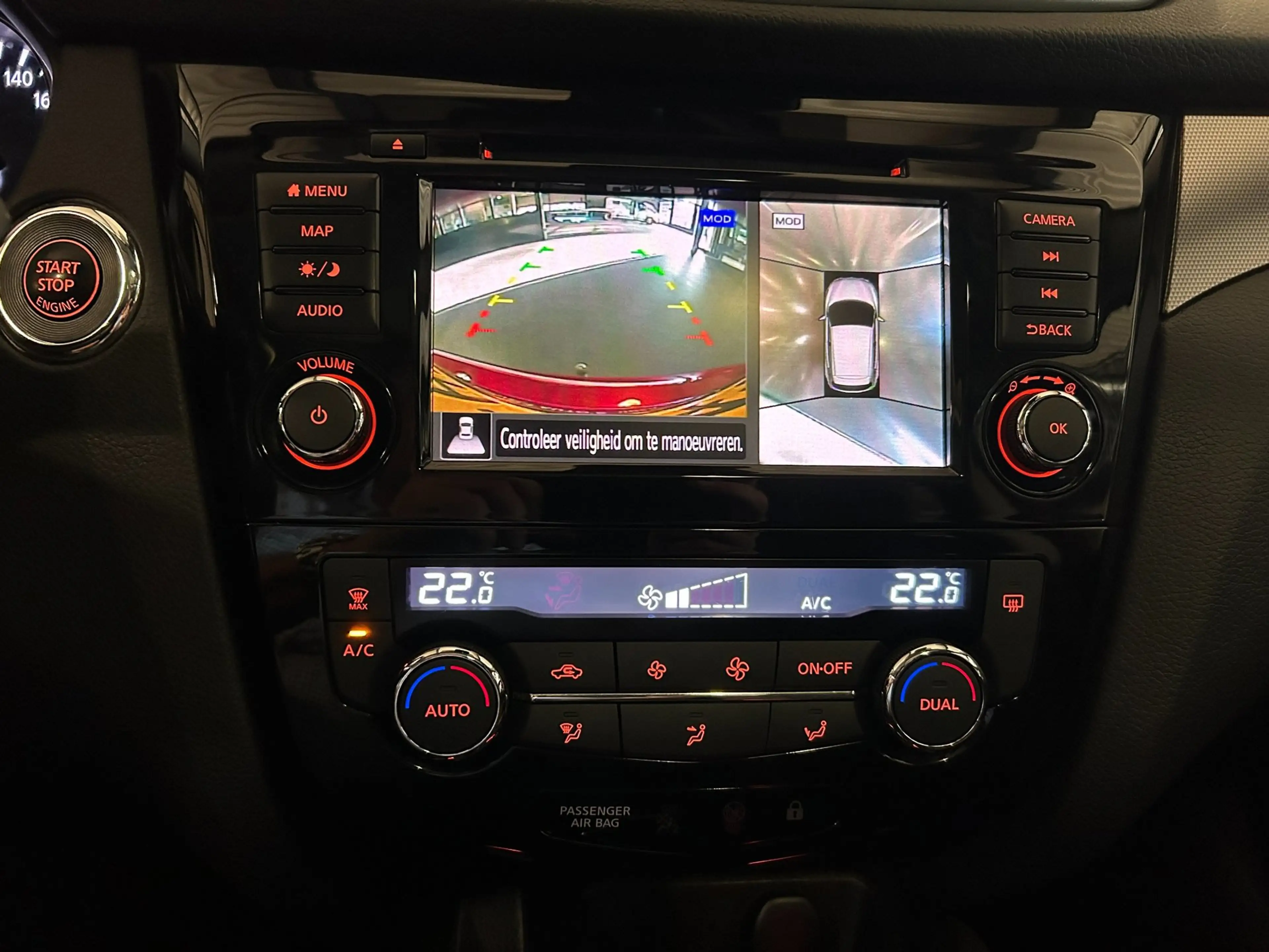 Nissan Qashqai 1.3 DIG-T N-Connecta Panoramadak, 360 camera, Navi — photo 10