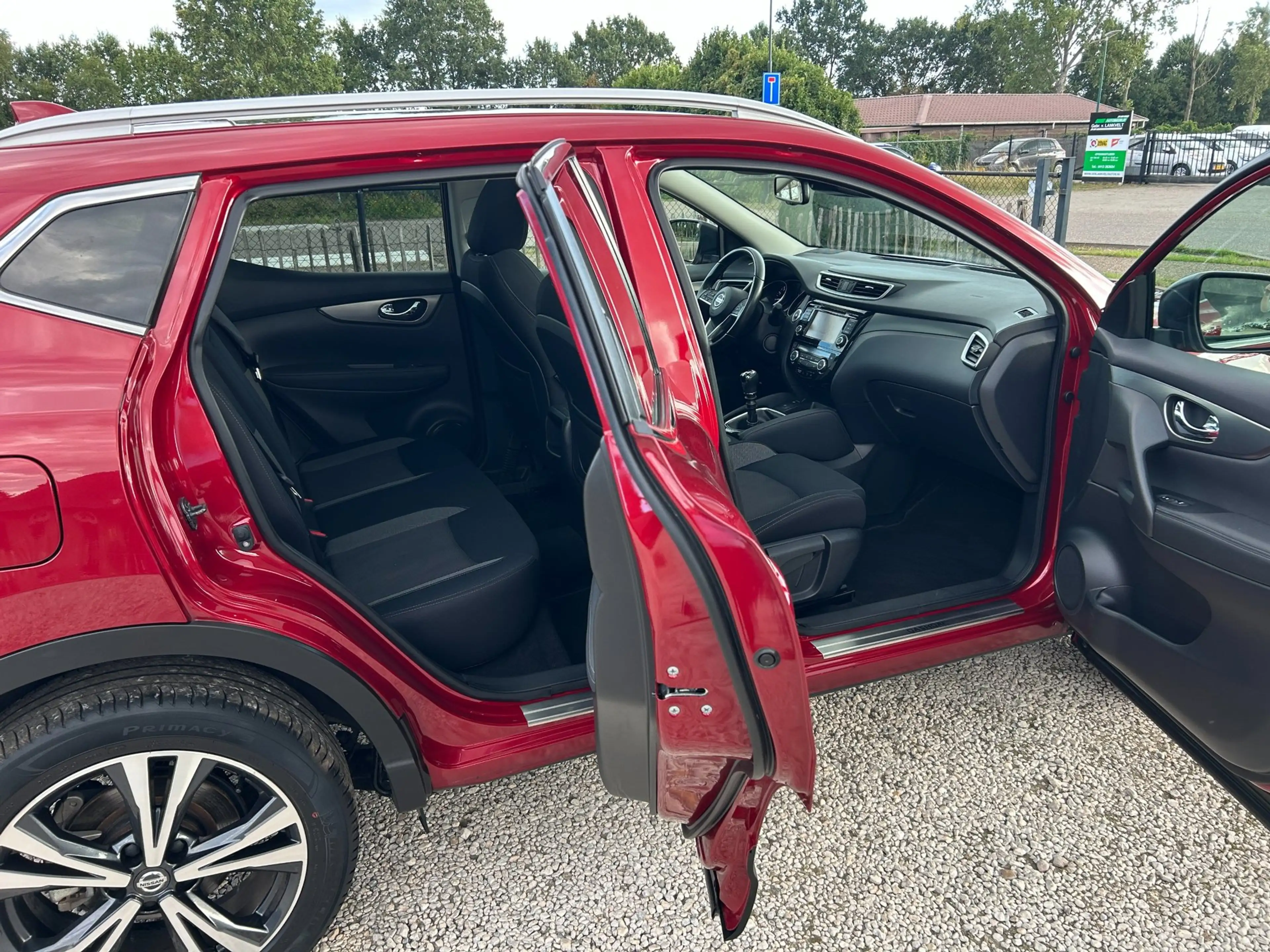 Nissan Qashqai 1.3 DIG-T N-Connecta Panoramadak, 360 camera, Navi — photo 15