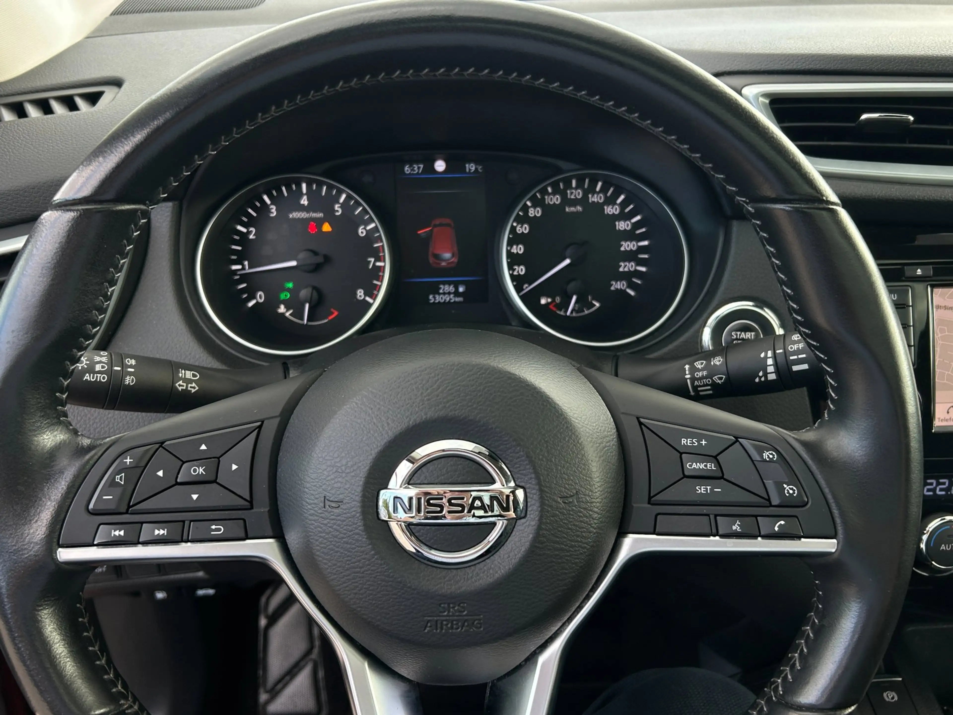 Nissan Qashqai 1.3 DIG-T N-Connecta Panoramadak, 360 camera, Navi — photo 9