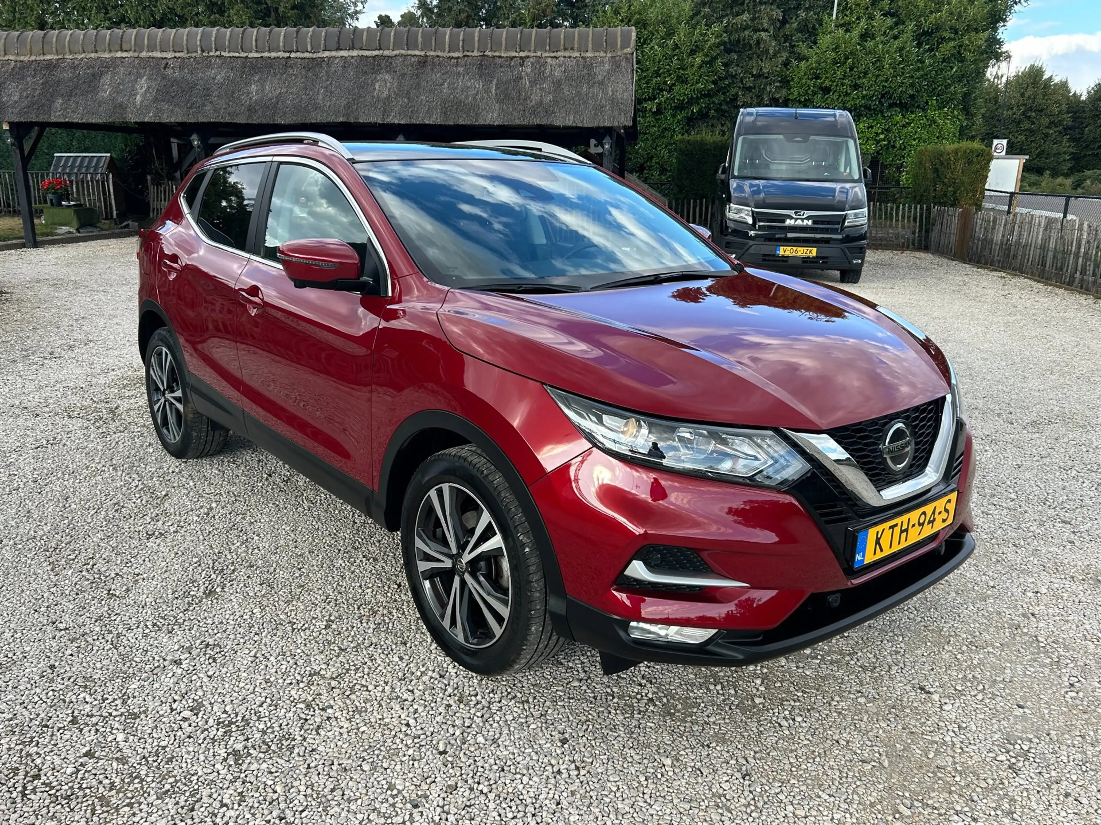 Nissan Qashqai 1.3 DIG-T N-Connecta Panoramadak, 360 camera, Navi — photo 27
