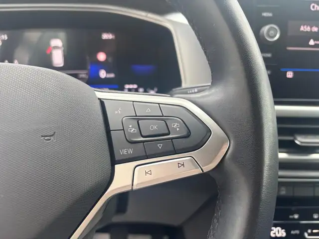 Volkswagen T-Roc view 14