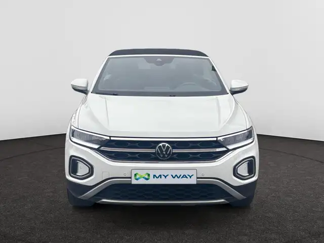 Volkswagen T-Roc view 3