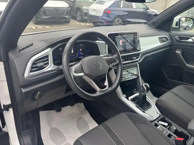 Volkswagen T-Roc view 5
