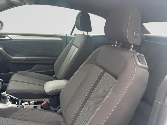 Volkswagen T-Roc view 12