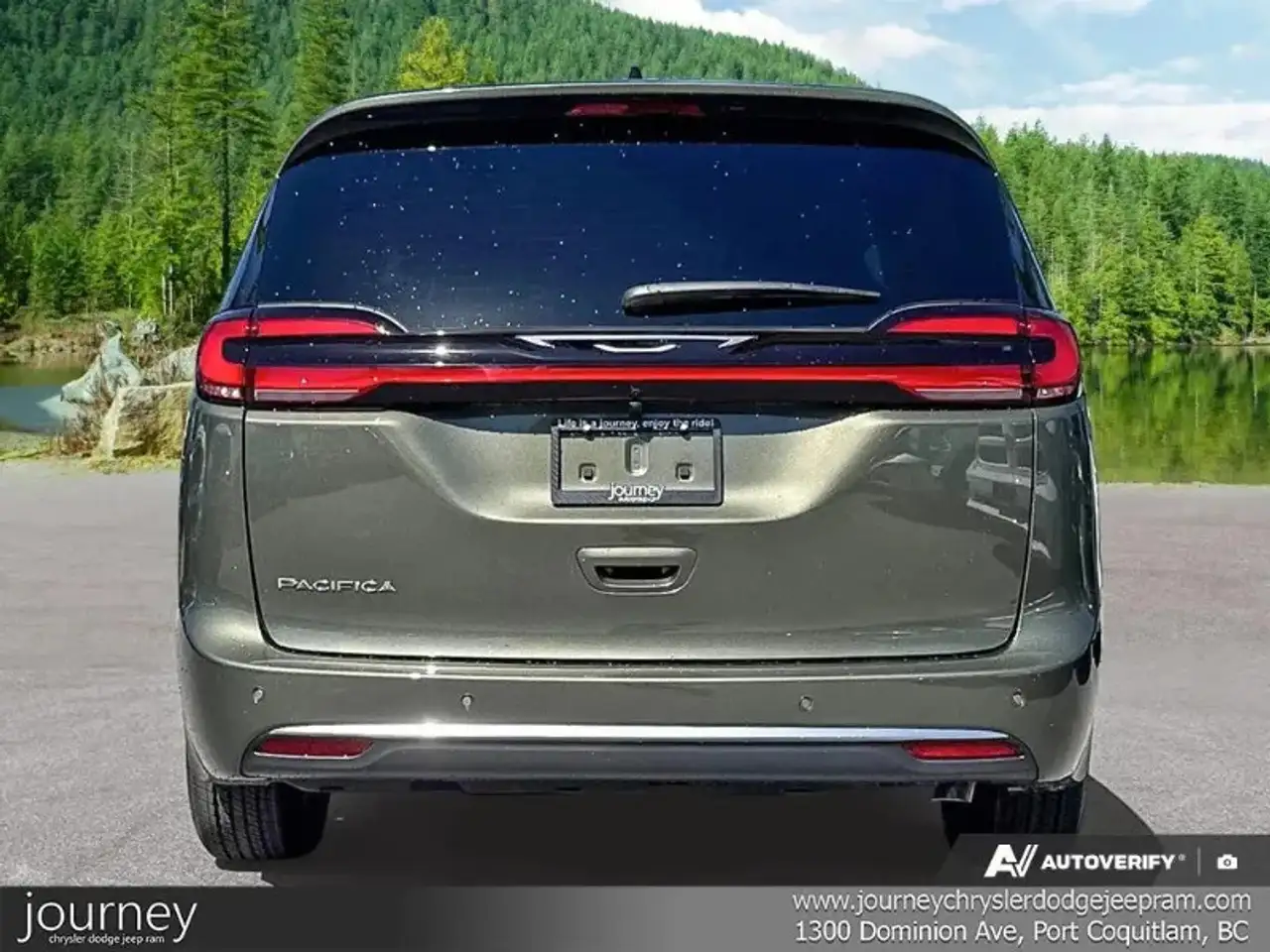 Chrysler Pacifica снимка Chrysler Pacifica