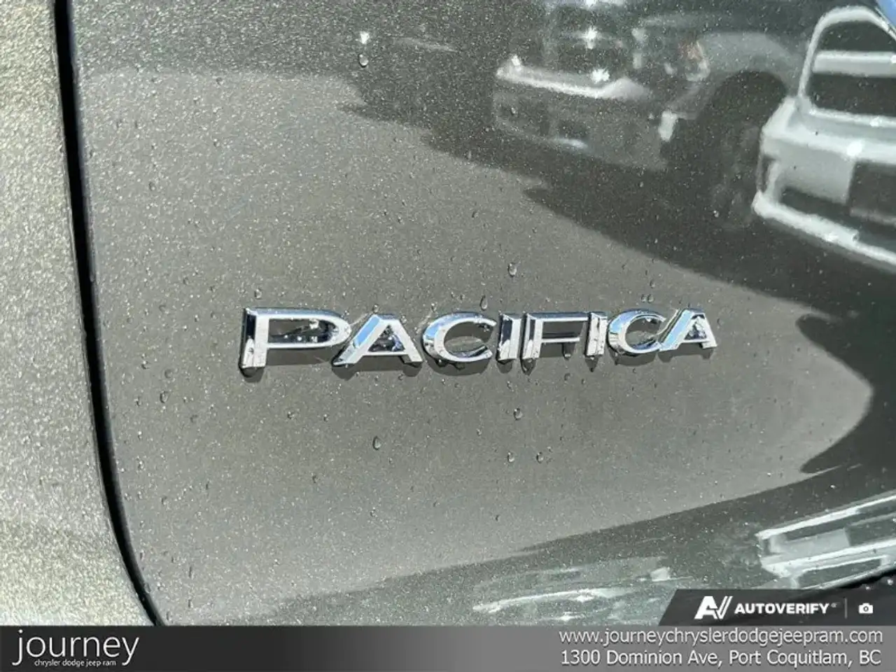 Chrysler Pacifica снимка Chrysler Pacifica