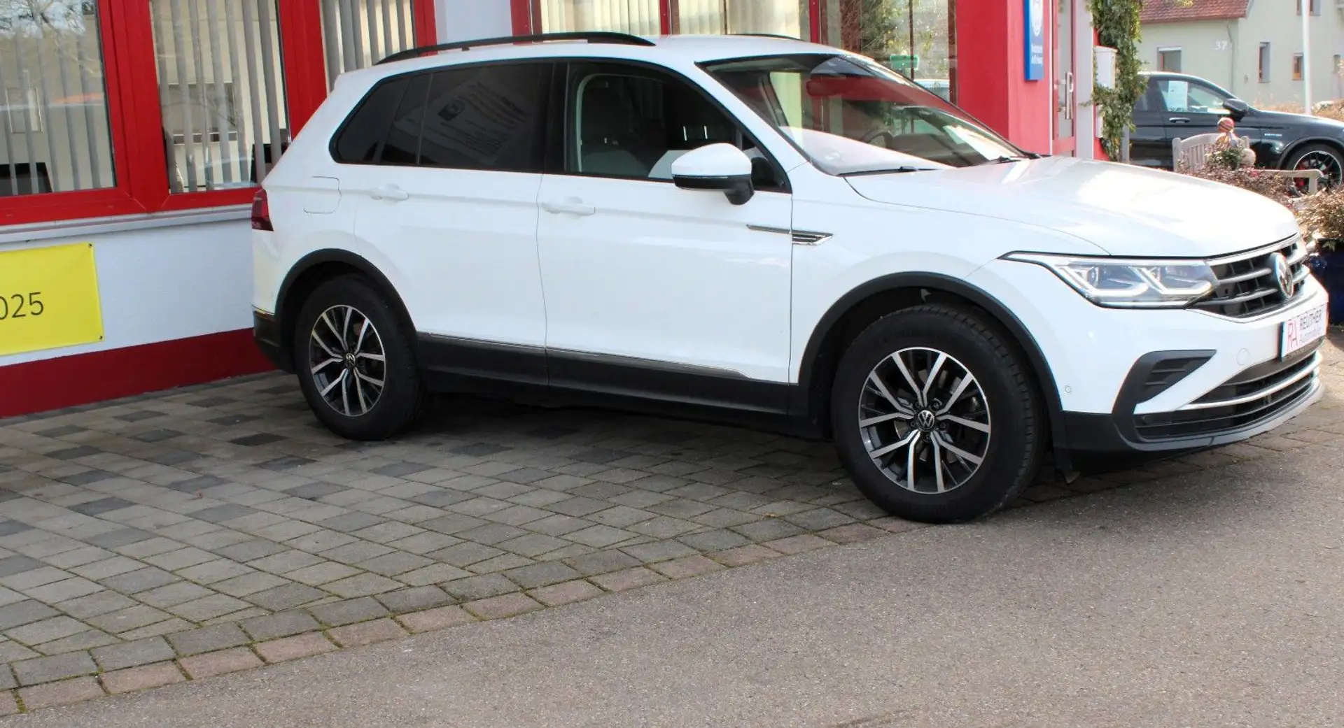 Volkswagen Tiguan Life 2.0 TDI*iQ*AHK*RFK* Weiß - 1