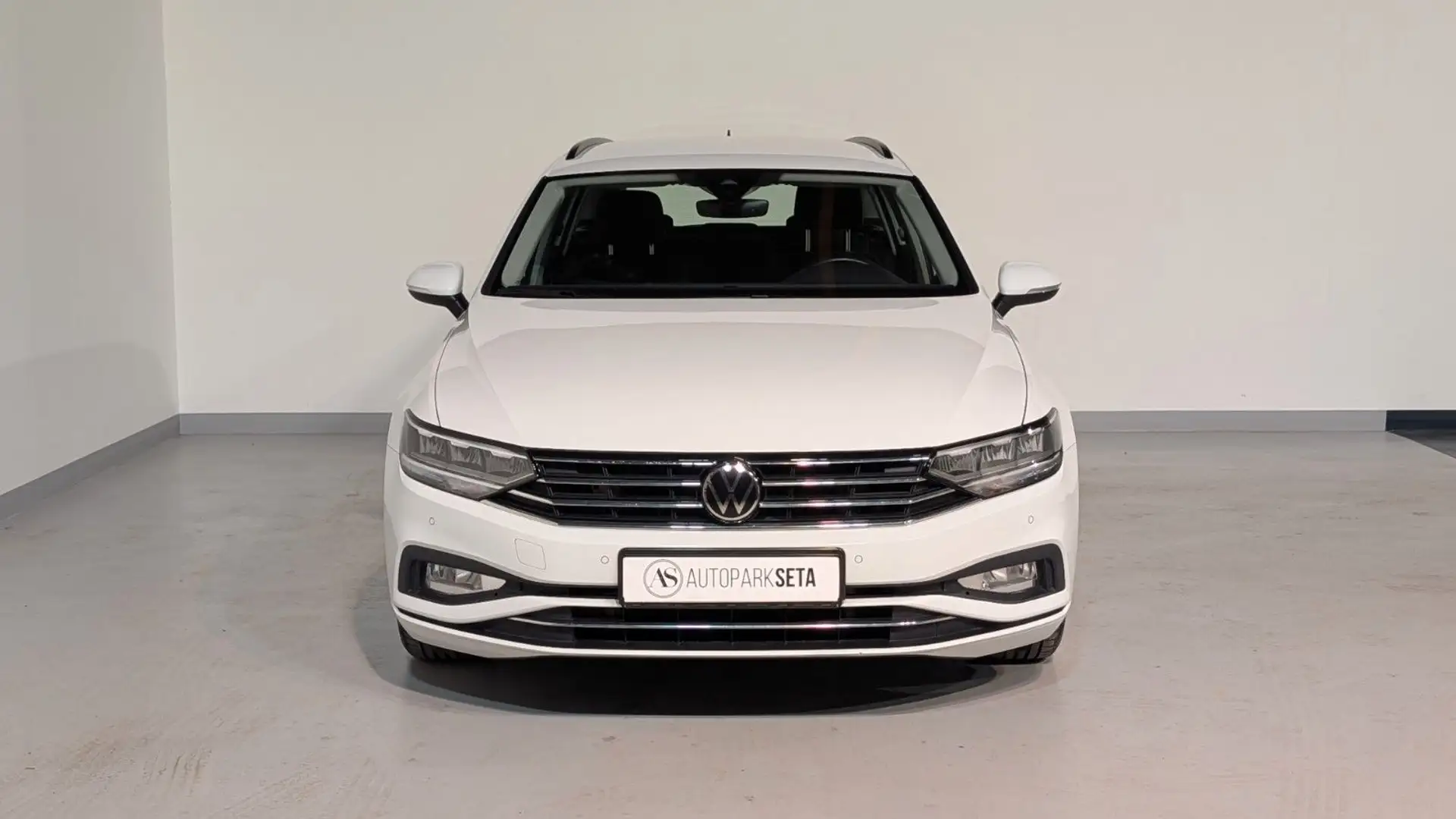 Volkswagen Passat Variant Passat 2.0 TDI DSG Var. Busin. ACC*LANE*KAM*NAVI Wit - 2