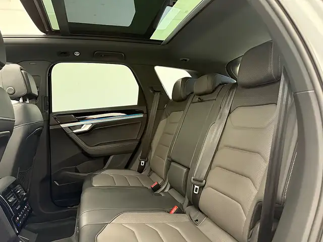 Volkswagen Touareg 4Motion V6 TDI SCR R-Line Aut. Panoramadach AHK Ansicht 28